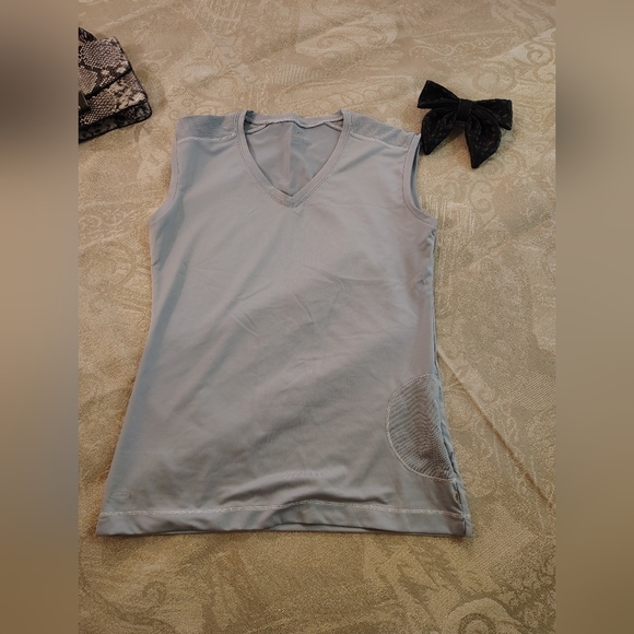 ALO Yoga Tops - ALO Yoga Light Gray Sleeveless Blouse